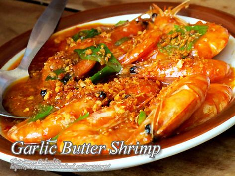 A very easy to cook seafood dish is this garlic butter dish. #GarlicButterShrimp Buttered Garlic Shrimp, Filipino Shrimp Recipe, Buttered Shrimp, Pagkaing Pinoy, How To Cook Garlic, Recipes Filipino, Buttered Shrimp Recipe, Pinoy Foods, Filipino Cuisine