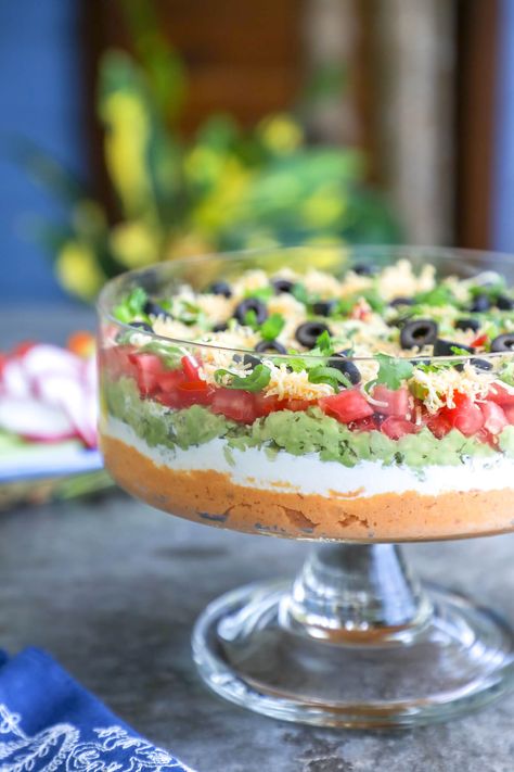 Keto 7 Layer Dip - for all of your Mexican themed party needs - or when you just want a low carb appetizer recipe to satisfy your nacho cravings! Gluten free, bean free, nut free Mexican 7 Layer Dip, Low Carb Appetizer, Mexican Themed Party, Layered Dip Recipes, 7 Layer Dip, Delicious Low Carb Recipes, Layer Dip, Boiled Egg Diet Plan, Low Carb Appetizers