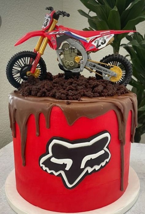 Motorcross Birthday Party Decor, Motorbike Birthday Cake, Motorbike Cake Kids, Dirt Bike Cupcakes, Dirt Bike Themed Birthday Party, Bike Themed Birthday Party, Dirt Bike Birthday Cake, Motorbike Cakes, Motocross Cake