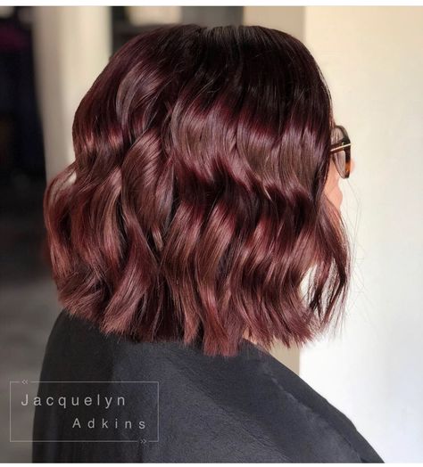 Global Hair Color For Short Hair, Auburn Bob Hair, Dark Red Bob Hair, Solid Fall Hair Color, Cherry Brown Short Hair, Short Dark Red Hair Burgundy, Short Brown Red Hair, Red Brown Short Hair, Mahagony Hair Color