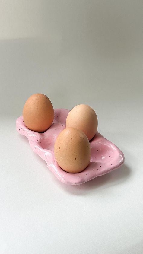 Now this, is egg-cellent 🥚🍳😍 #airdryclay #diycrafts #diyhomedecor #giftideas | Instagram Egg Carton Clay, Patreon Ideas, Mini Ceramics, Ceramic Egg Tray, Thanksgiving Candle, Décoration Diy, Pottery Tableware, Pottery Kit, Air Clay