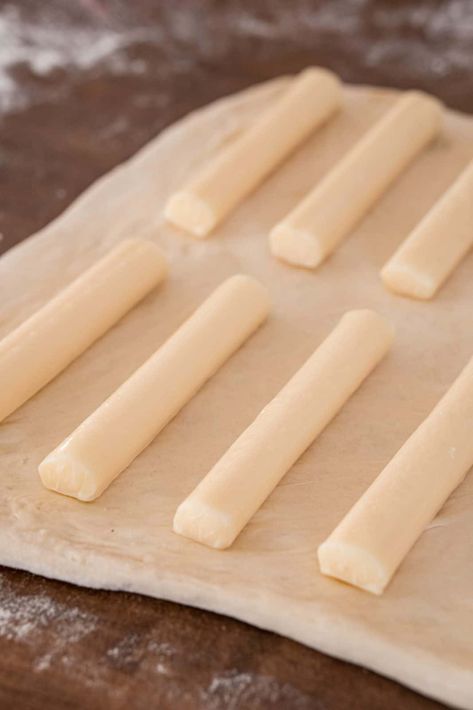 Diy Cheese Bread Sticks, Homemade Stuffed Cheese Bread, Pizza Breadsticks Recipe, Cheesy Breadsticks Pillsbury, Stuffed Bread Sticks Recipe, Homemade Cheese Stuffed Breadsticks, Stuffed Cheese Bread Sticks, Easy Cheesy Garlic Breadsticks, Easy Cheese Breadsticks