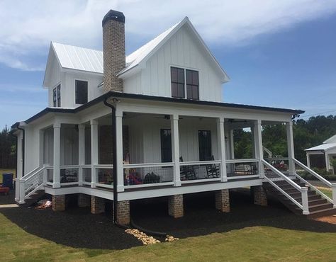 I was about to start screening my back porch but decided to redo the rails first. Got started this morning. 4x4 galvanized goat panels.… Pier And Beam House, Beam House, Outside Paint, Architecture Plan, Plan Design, Southern Living, Back Porch, This Morning, Modern Farmhouse