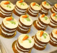 mini carrot cakes - Google Search Make Ahead Individual Desserts, Mini Carrot Cakes, Mini Carrot Cake, Carrot Cakes, Mini Carrots, Mini Torte, Small Cakes, Bite Size Desserts, Tea Party Food