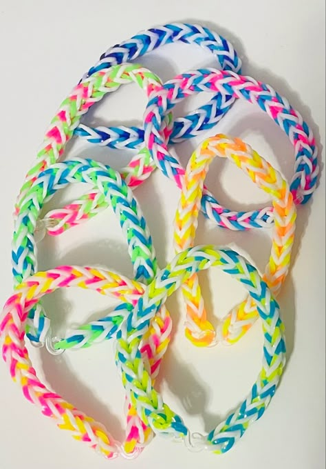 Rubber Band Color Ideas, Rainbow Loom Fall Bracelets, Loom Bracelet Color Ideas, Rubber Band Bracelet Ideas Colors, Preppy Rubber Band Bracelets, Loombands Ideas, Rainbow Loom Color Ideas, Loom Band Bracelets Ideas, Loombands Bracelet