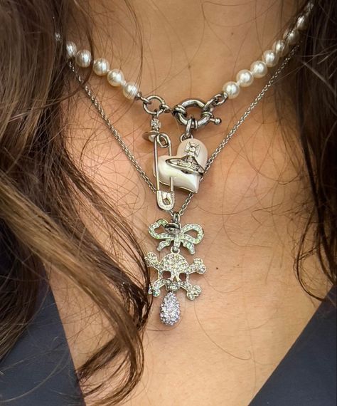 vivienne westwood faustine skull pendant Skull And Cross Bones, Vivienne Westwood Jewellery, Cross Bones, Silver Pearl Necklace, Jewelry Accessories Ideas, Girly Accessories, Skull Pendant, Jewelry Lookbook, Old Jewelry