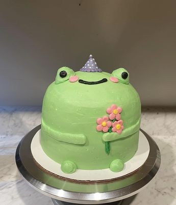 Green Frog Cake, Easy Frog Cake, Frog Cake Birthday, Green Cake Aesthetic, Frog Cake Ideas, Froggy Cake, Frog Birthday Cake, Frog Food, Green Birthday Cakes