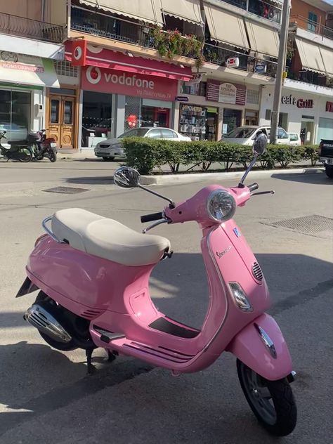 Pink Vespa, Farm Day, Pretty Bike, Vespa Vintage, Future Car, Car Collection, Types Of Fashion Styles, Dream Life, Cute Pictures