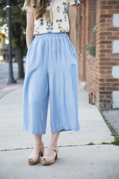 The Sara Project // Ninni Culottes Ninni Culottes, Pant Patterns, Sewing Patterns Skirt, Comfy Home, Out Of My Comfort Zone, Handmade Wardrobe, Fancy Pants, Linen Trousers, Home Wear