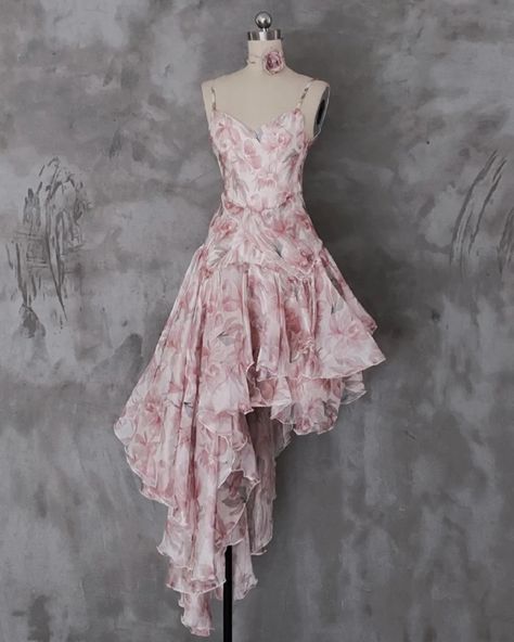 💐Fairycore v-neck spaghetti straps dress with floral print. 👉Search 'EASCY-002' on devilinspired.com #devilinspired #vneckdress #elegantdress #fairycore #spaghettistrapdress Pink Fairy Dress Short, Enchanted Garden Theme Dress, Dolls Kill Dress, Flowey Dresses, Short Fairy Dress, Cute Fairy Dress, Pixie Dresses, Enchanted Garden Dress, Floral Formal Dresses