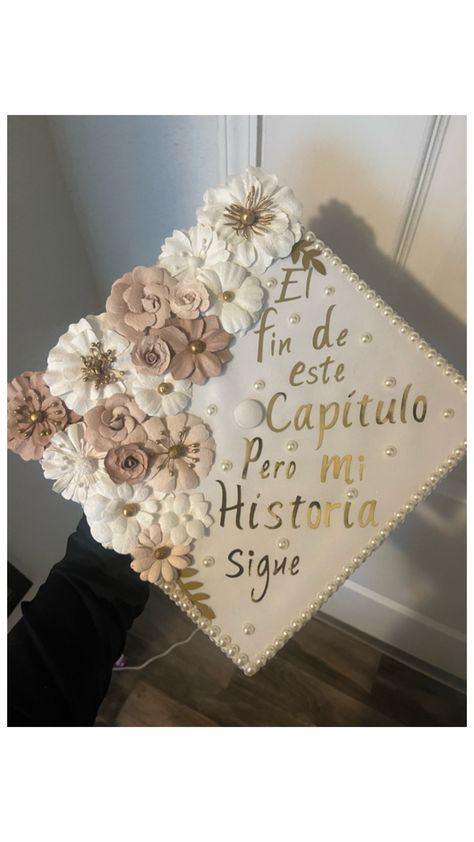 Spanish Graduation Quotes, Graduation Cap Spanish, Quotes For Graduation Caps, Nurse Graduation Cap, High School Graduation Cap, Grad Cap Designs, Graduation Quotes, Graduation Cap Decoration, Cap Decorations