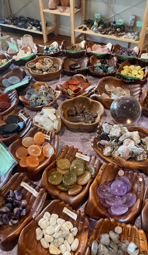 Crystal Store Aesthetic, Crystal Shop Aesthetic, Crystal Shopping, Lapidary Tools, Sacred Space Altar, Crystal Store, Craft Market Display, Seashell Candles, Crystals Store