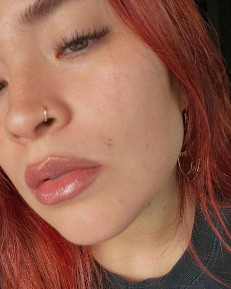 selfie girl hair dye red color close up red aesthetic Nose Piercing Ring Gold, Gold Hoop Nose Piercing, Gold Hoop Nose Ring Aesthetic, Nose Piercing Aesthetic Ring, Gold Nose Ring Aesthetic, Nose Piercing Hoop Aesthetic, Hoop Nose Ring Aesthetic, Nose Rings Aesthetic, Nose Piercings Aesthetic