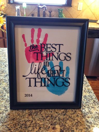 Hand Print Drawing Ideas, Hand Print Quotes, Friends Hand Print Art, Hand Print With Boyfriend, Couple Hand Print Painting Ideas, Hand Painting For Couples, Hand Print Art Ideas, Birthday Crafts For Grandma, Couples Hand Print Art