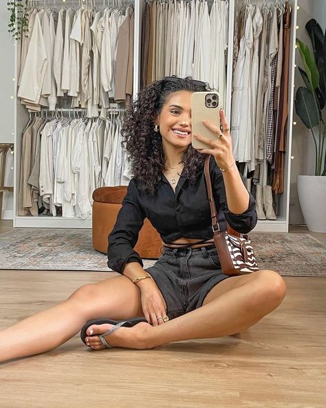 Olivia Calabio, Girls Night Outfit, Lookbook Outfits, Night Outfits, Girls Night, Curly Hair, Curly Hair Styles, Cactus, Lookbook