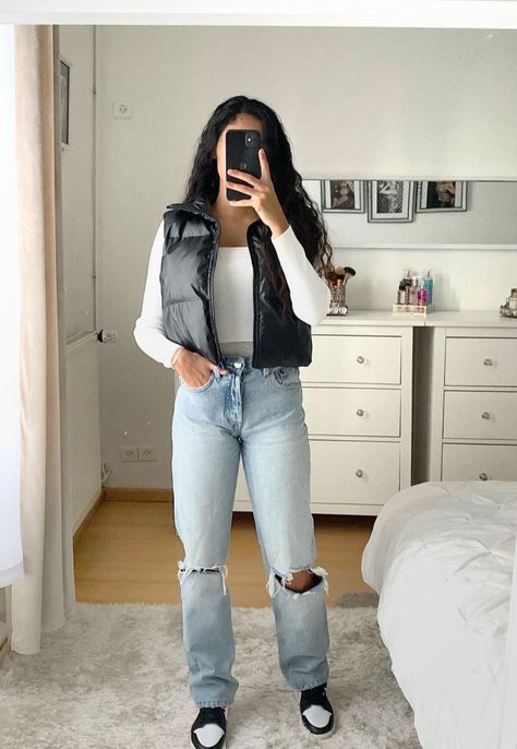 Ripped Jeans Outfit Winter, Dunk Outfits, Chic Fall Outfit, Cropped Puffer Vest, Leather Blazers, Puffer Vest Outfit, Dunks Outfit, Crop Outerwear, Jeans West