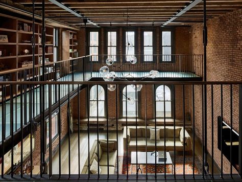 Tribeca Penthouse by ODA New York.  Glass floor in the loft - AMAZING!! Industrial Penthouse, Penthouse New York, Penthouse In New York, Architecture Restaurant, New York Penthouse, Tribeca Loft, Apartment Loft, Exposed Brick Walls, Loft Living