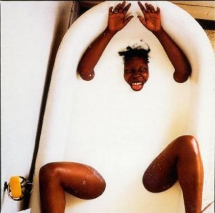 Jess's Mess: Annie Leibowitz's iconic photo of Whoopi Goldberg in a tub of milk. Annie Leibovitz Portraits, Anne Leibovitz, Annie Leibovitz Photos, Annie Leibovitz Photography, Ralph Gibson, Rodney Smith, Susan Sontag, Robert Mapplethorpe, Ellen Von Unwerth