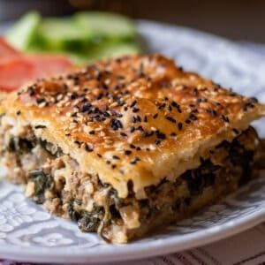 Phyllo Meat and Spinach Pie (Egyptian Goulash) - Cooking Gorgeous Phyllo Meat Pie, Egyptian Goulash, Spinach Filling, Beef Pies, Iftar Recipes, Spinach Pie, Goulash Recipes, Egyptian Food, Spicy Beef