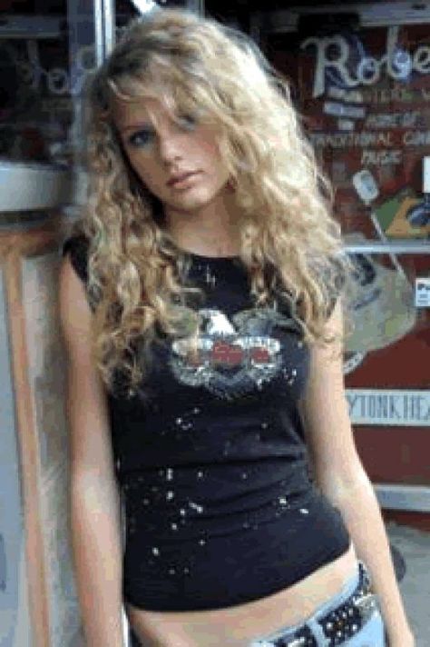 Taylor Swift Photo Taylor Swift Biography, Photo Of Taylor Swift, Young Taylor Swift, Taylor Swift Photoshoot, Taylor Swift Fotos, Photos Of Taylor Swift, Taylor Swift Album, Princesa Diana, Long Live Taylor Swift