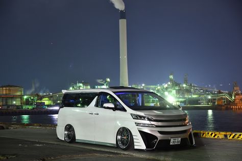 Street Custom, Toyota Vellfire, Minivan, Custom Car, Mini Van, Custom Cars, Toyota, Cars, Vehicles