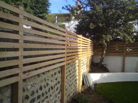 Terrace Wall, Small Garden Inspiration, Small Garden Fence, Small Garden Layout, Stone Walls Garden, Small Patio Garden, Back Garden Design, Garden Design Layout, Garden Terrace