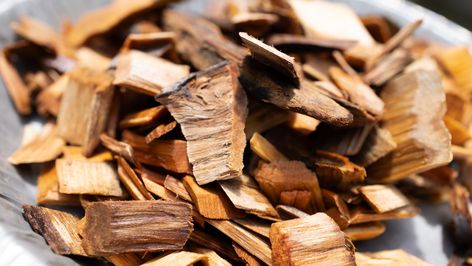 The Best Types Of Wood Chips To Use With A Gas Grill - Mashed Gas Grill Recipes, Houston Restaurants, Wood Chips, Foil Packets, Fish And Chicken, Seared Steak, Best Chef, Thanksgiving Turkey, Gas Grill