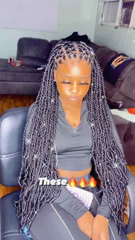 perfectedby.m on Instagram: 24 inch criss cross messy soft locs🔥 October bookings are open! If viewing Follow : @perfectedby.m for more!❤️ • • • • • • #indybraider… Criss Cross Soft Locs, Pick A Boo Soft Locs, Crisscross Soft Locs, Back Length Soft Locs, 24in Soft Locs Hairstyles, Soft Locs Back Length, Black Hair Updo Hairstyles, Edges Hair, Fake Hair