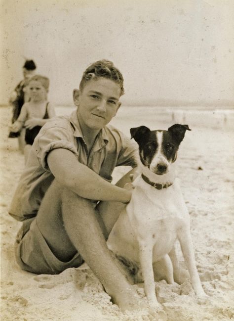 Australia, 1937 . http://www.buzzfeed.com/summeranne/30-cute-dog-photos-from-the-30s Cute Dog Photos, Rat Terriers, Dogs And Kids, Old Dogs, Vintage Dog, Vintage Portraits, Jack Russell Terrier, Animal Photo, Dog Photos