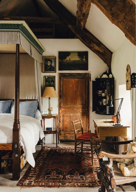 Bedroom Design Vintage, Cozy Cottage Bedroom, Country House Bedroom, Country House Kitchen, Walnut Bed, Georgian Homes, Canopy Bed, Spare Bedroom, House Built