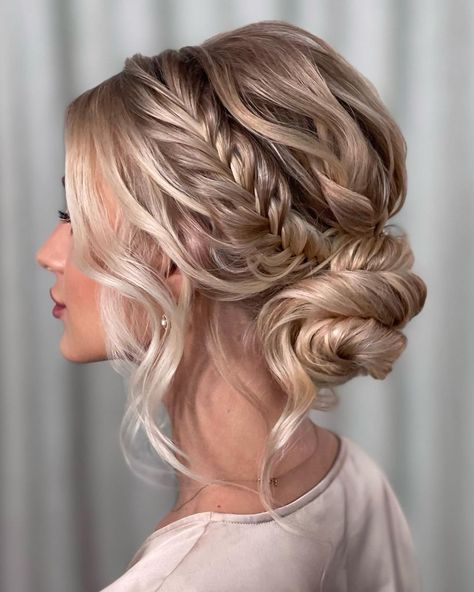 39 Best Pinterest Wedding Hairstyles Ideas | Wedding Forward Blonde Balayage Wedding Hair, Moh Hair, Bride Stuff, Wedding Bun, Fancy Braids, Glam Bride, Ashy Blonde, Wedding Braids, Guest Hair