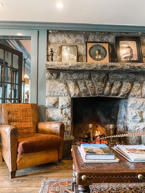 Mountain French Home, Mountain House Decor Rustic, Alpine Home Decor, Mountain Aesthetic Interior Design, Highlander Mountain House, Highlands Nc Homes, Mountain Cottage Aesthetic, Mountain Lodge Interior Design, Rustic Lake House Interior