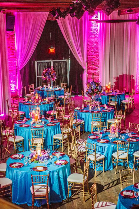 Aladin Quinceanera Ideas, Arabian Nights Quince, Arabian Nights Table Setting, Aladin Theme Quinceanera, Arabian Night Quinceanera Theme, Aladdin Theme Wedding, Arabian Centerpieces, Arabian Nights Quinceanera Theme, Arabian Nights Centerpieces