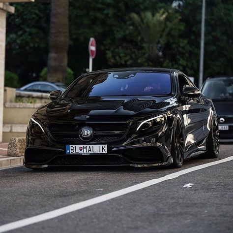 Mercedes Benz AMG & Maybach sur Instagram : S63 AMG or BMW M8 😍 _______________________ Photo: @srs_swissrichstreets… Cls 63, Mercedes Brabus, C 63 Amg, Mercedes Suv, مرسيدس بنز, Monster Car, Mercedes Cls, Mercedes G Wagon, Mercedes Benz Gla