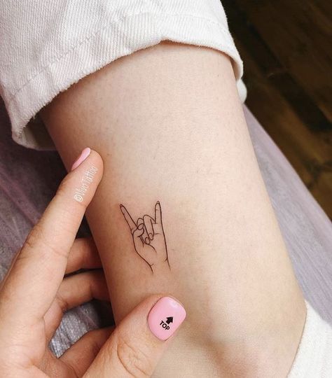 Simple Tattoos Men, Simple Tattoo With Meaning, Tato Flash, Simple Tattoos For Women, Tiny Tats, Simple Tattoo Designs, Small Tattoos Simple, Tattoos Men, Metal Tattoo