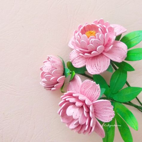 Peony Tutorial, Quilling Flowers Tutorial, Chocolate Ball, Diy Quilling Crafts, Quilling Flower Designs, Paper Quilling Ideas, Flowers Peony, Paper Quilling Flowers, Quilling 3d