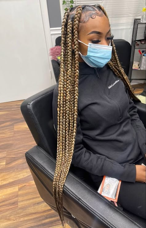 Ombre Jumbo Box Braids, Jumbo Box Braids Blonde And Black, Large Knotless Box Braids With Blonde, Jumbo Box Braids Color Ideas, Honey Blonde Jumbo Knotless Braids, Jumbo Knotless Box Braids Color, Blonde Large Box Braids, Honey Blonde Large Knotless Braids, Large Blonde Box Braids