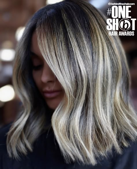 Your Guide to Root Smudge in 2022, Shadow Roots vs. Root Smudge Root Stretch Hair, Lived In Blonde Balayage Dark Roots, Grown Out Blonde Hair, Root Smudge Blonde, Shadow Roots Hair, Shadow Root Blonde, Shadow Roots, Root Shadow, Root Smudge