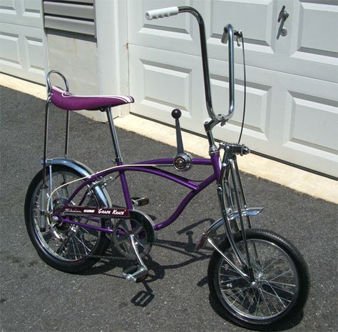 Schwinn Grape Krate Stingray 5-speed - not a motorcycle but it inspired dreams of having one someday Schwinn Vintage, Banana Seat Bike, Schwinn Stingray, Schwinn Bicycles, Modern Bicycle, Schwinn Bike, Old School Chopper, Bike Touring, Old Bicycle