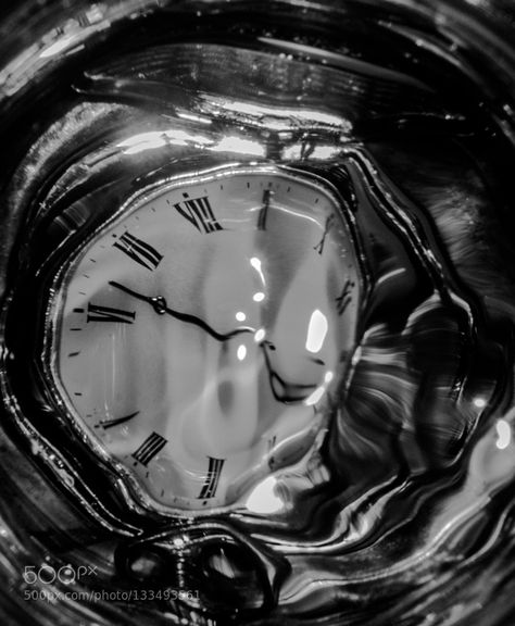 Within The Wires, Alice In Wonderland Clocks, The Glass Menagerie, Melting Clock, Water Abstract, Time Photography, Clock Art, Weird Dreams, 인물 사진