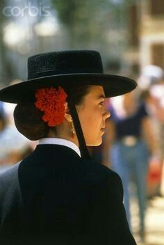 Cordobés or Sevillano style hat - the flamenco or equestrian Spanish hat. Spanish Hat, Cheap Swimwear, Spanish Woman, Spanish Culture, Flamenco Dancers, Riding Hats, We Are The World, People Of The World, Spanish Style