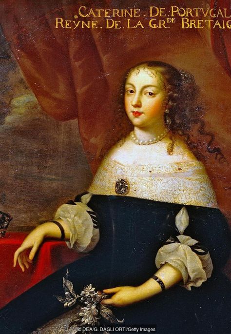 Upon marrying England’s King Charles II, Portugal’s Catherine of Braganza carried on sipping tea as part of her daily routine (Credit: Credit: DEA/G. DAGLI ORTI/Getty Images) Catherine Of Braganza, House Of Stuart, S King, Sipping Tea, Charles Ii, Queen Consort, England And Scotland, Ways Of Seeing, Portrait Gallery