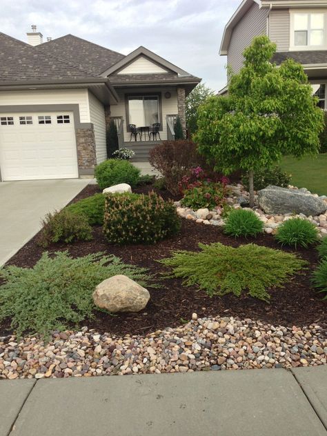 im single and never wanna mow a lawn Small Front Yard Landscaping, Front Yard Design, Front Yard Garden Design, Farmhouse Landscaping, Easy Landscaping, Modern Landscape Design, Front Landscaping, Low Maintenance Landscaping, Rock Garden Landscaping