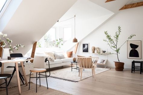 A Scandinavian Attic Apartment with Plenty of Natural Light - The Nordroom Dapur Ikea, My Scandinavian Home, Loft Space, Interior Design Per La Casa, Attic Apartment, Living Room Trends, Living Room Organization, Simple Living Room, Dream House Rooms