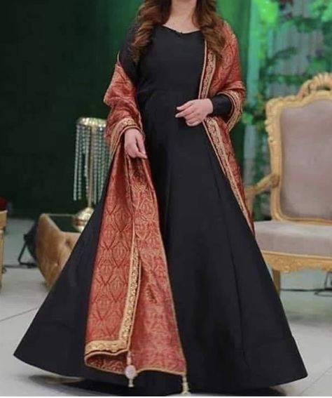 Pakistani Fancy Dresses, Pakistani Dresses Casual, Pakistani Fashion Party Wear, Beautiful Pakistani Dresses, Fancy Dresses Long, Dress Design Patterns, Simple Pakistani Dresses, Designer Party Wear Dresses, Designer Dresses Casual