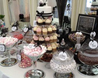 Diy Candy Buffet, 18th Ideas, Buffet Signs, Wedding Candy Bar, Candy Bar Sign, Trunk Party, Buffet Dessert, Diy Dessert, Herbalife Shake Recipes