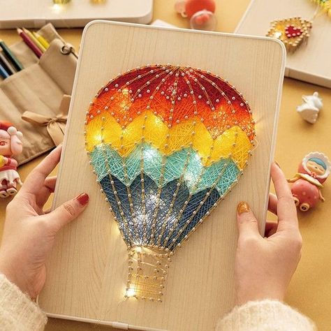 Balloon Diy Crafts, فن الرسم بالمسامير, Diy String Art, Hot Air Balloon Design, Art Kits For Kids, String Wall Art, Nail String Art, Creation Art, Diy Crafts For Adults