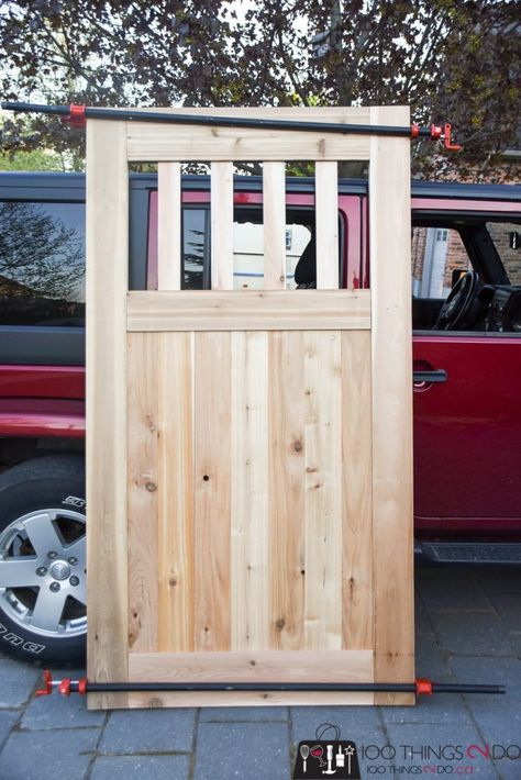 Garden gate, building plans for gate, fence gate, DIY gate, privacy gate Privacy Fence Gate Ideas, Tudor Backyard, Diy Wooden Gate, Cedar Fence Gate, Diy Garden Gate, Privacy Gates, Gravel Drive, Diy Gate, Privacy Gate