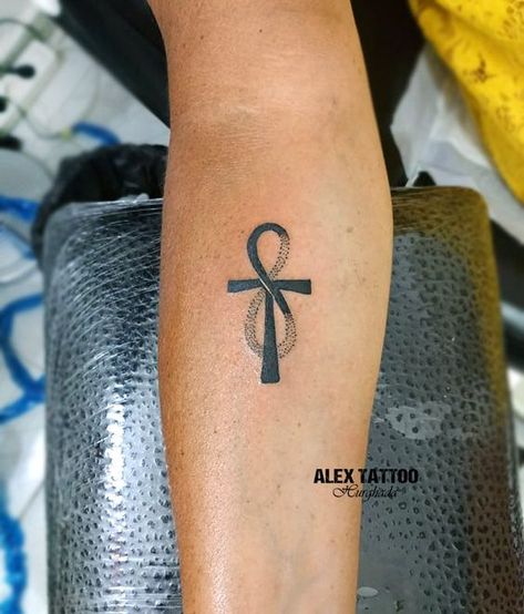 Ankh Tattoos For Women, Ahnk Tattoo Women, Anhk Tattoos For Black Women, Ahnk Tattoo Black Woman, Ankh Symbol Tattoo, Key Of Life Tattoo, Ankh Tattoo Women, Tattoo Key, Tattoo Main