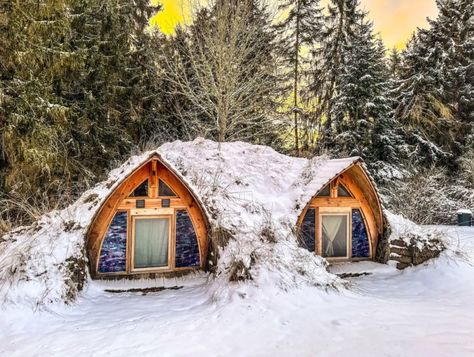 These Quirky Washington Airbnbs Leave Smiles On Guests' Faces Coupeville Washington, Ground House, Earthen Home, Sequim Washington, Earth Houses, Washington Vacation, Under Ground, Washington Hikes, Road Trip Packing List